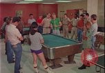 Immagine di i soldati giocano United States USA, 1977, secondo 6 filmato di repertorio 65675078435