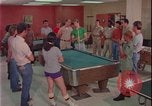 Immagine di i soldati giocano United States USA, 1977, secondo 8 filmato di repertorio 65675078435