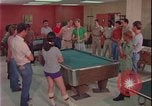 Immagine di i soldati giocano United States USA, 1977, secondo 9 filmato di repertorio 65675078435