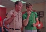 Immagine di i soldati giocano United States USA, 1977, secondo 10 filmato di repertorio 65675078435