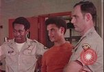 Immagine di i soldati giocano United States USA, 1977, secondo 11 filmato di repertorio 65675078435