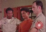 Immagine di i soldati giocano United States USA, 1977, secondo 12 filmato di repertorio 65675078435
