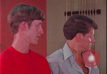 Immagine di i soldati giocano United States USA, 1977, secondo 16 filmato di repertorio 65675078435