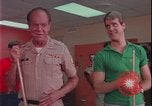 Immagine di i soldati giocano United States USA, 1977, secondo 19 filmato di repertorio 65675078435