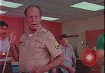 Immagine di i soldati giocano United States USA, 1977, secondo 20 filmato di repertorio 65675078435