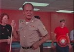 Immagine di i soldati giocano United States USA, 1977, secondo 21 filmato di repertorio 65675078435