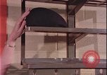 Immagine di i soldati giocano United States USA, 1977, secondo 25 filmato di repertorio 65675078435