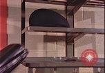 Immagine di i soldati giocano United States USA, 1977, secondo 27 filmato di repertorio 65675078435