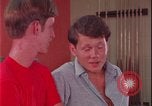 Immagine di i soldati giocano United States USA, 1977, secondo 31 filmato di repertorio 65675078435