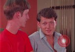 Immagine di i soldati giocano United States USA, 1977, secondo 34 filmato di repertorio 65675078435