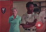 Immagine di i soldati giocano United States USA, 1977, secondo 40 filmato di repertorio 65675078435