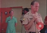 Immagine di i soldati giocano United States USA, 1977, secondo 42 filmato di repertorio 65675078435