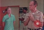 Immagine di i soldati giocano United States USA, 1977, secondo 43 filmato di repertorio 65675078435