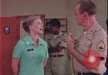 Immagine di i soldati giocano United States USA, 1977, secondo 44 filmato di repertorio 65675078435
