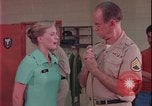 Immagine di i soldati giocano United States USA, 1977, secondo 45 filmato di repertorio 65675078435