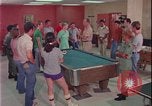 Immagine di i soldati giocano United States USA, 1977, secondo 51 filmato di repertorio 65675078435