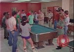 Immagine di i soldati giocano United States USA, 1977, secondo 54 filmato di repertorio 65675078435
