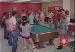 Immagine di i soldati giocano United States USA, 1977, secondo 56 filmato di repertorio 65675078435