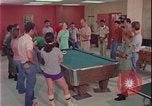 Immagine di i soldati giocano United States USA, 1977, secondo 58 filmato di repertorio 65675078435