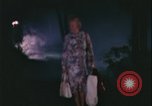 Standbild Ältere Frau United States USA, 1977, aus Sekunde 28 historischem Filmmaterial Videoclip 65675078437