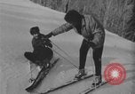 Standbild Teenager Kanada, 1968, aus Sekunde 51 historischem Filmmaterial Videoclip 65675078439