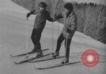Standbild Teenager Kanada, 1968, aus Sekunde 54 historischem Filmmaterial Videoclip 65675078439