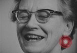 Standbild Ein Teenager-Paar Kanada, 1968, aus Sekunde 25 historischem Filmmaterial Videoclip 65675078440