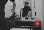 Standbild Ein Teenager-Paar Kanada, 1968, aus Sekunde 57 historischem Filmmaterial Videoclip 65675078440