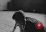 Standbild Hockey im Innenbereich Kanada, 1968, aus Sekunde 6 historischem Filmmaterial Videoclip 65675078441