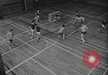 Standbild Hockey im Innenbereich Kanada, 1968, aus Sekunde 17 historischem Filmmaterial Videoclip 65675078441
