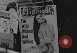 Standbild Zeitschriften für Erwachsene Montreal Kanada, 1968, aus Sekunde 4 historischem Filmmaterial Videoclip 65675078442