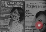 Standbild Zeitschriften für Erwachsene Montreal Kanada, 1968, aus Sekunde 21 historischem Filmmaterial Videoclip 65675078442