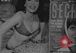 Standbild Zeitschriften für Erwachsene Montreal Kanada, 1968, aus Sekunde 33 historischem Filmmaterial Videoclip 65675078442