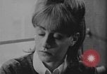 Standbild Mädchen im Teenageralter Kanada, 1968, aus Sekunde 19 historischem Filmmaterial Videoclip 65675078443