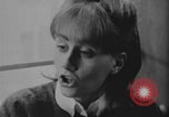 Standbild Mädchen im Teenageralter Kanada, 1968, aus Sekunde 21 historischem Filmmaterial Videoclip 65675078443