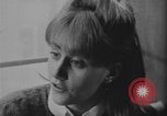 Standbild Mädchen im Teenageralter Kanada, 1968, aus Sekunde 23 historischem Filmmaterial Videoclip 65675078443