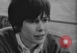 Standbild Mädchen im Teenageralter Kanada, 1968, aus Sekunde 26 historischem Filmmaterial Videoclip 65675078443