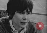 Standbild Mädchen im Teenageralter Kanada, 1968, aus Sekunde 27 historischem Filmmaterial Videoclip 65675078443