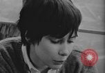Standbild Mädchen im Teenageralter Kanada, 1968, aus Sekunde 36 historischem Filmmaterial Videoclip 65675078443