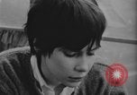 Standbild Mädchen im Teenageralter Kanada, 1968, aus Sekunde 42 historischem Filmmaterial Videoclip 65675078443