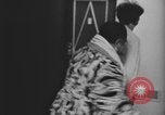 Standbild Junges Paar Kanada, 1968, aus Sekunde 33 historischem Filmmaterial Videoclip 65675078446