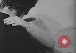 Standbild Ein Teenager-Paar Kanada, 1968, aus Sekunde 5 historischem Filmmaterial Videoclip 65675078447