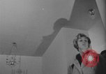 Standbild Ein Teenager-Paar Kanada, 1968, aus Sekunde 23 historischem Filmmaterial Videoclip 65675078447