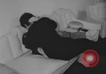 Standbild Ein Teenager-Paar Kanada, 1968, aus Sekunde 25 historischem Filmmaterial Videoclip 65675078447