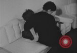 Standbild Ein Teenager-Paar Kanada, 1968, aus Sekunde 27 historischem Filmmaterial Videoclip 65675078447