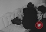 Standbild Ein Teenager-Paar Kanada, 1968, aus Sekunde 28 historischem Filmmaterial Videoclip 65675078447