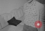 Standbild Ein Teenager-Paar Kanada, 1968, aus Sekunde 43 historischem Filmmaterial Videoclip 65675078447