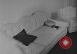 Standbild Ein Teenager-Paar Kanada, 1968, aus Sekunde 44 historischem Filmmaterial Videoclip 65675078447