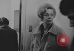 Standbild Ein Teenager-Paar Kanada, 1968, aus Sekunde 49 historischem Filmmaterial Videoclip 65675078447