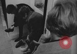 Standbild Ein Teenager-Paar Kanada, 1968, aus Sekunde 56 historischem Filmmaterial Videoclip 65675078447